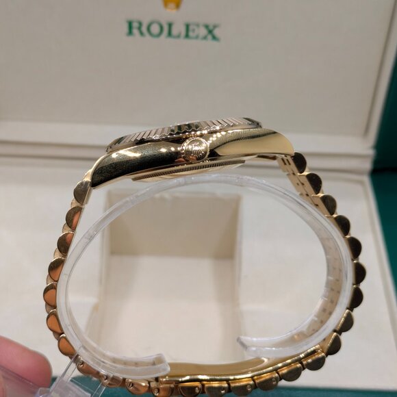 Luxury watch - Picture 6 of 6